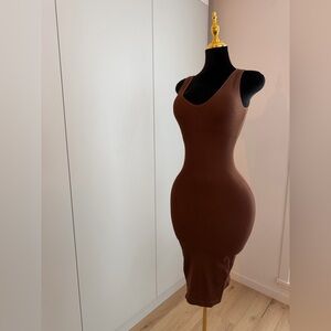 Shapewear Deep V-Neck Tummy Control Midi Dress